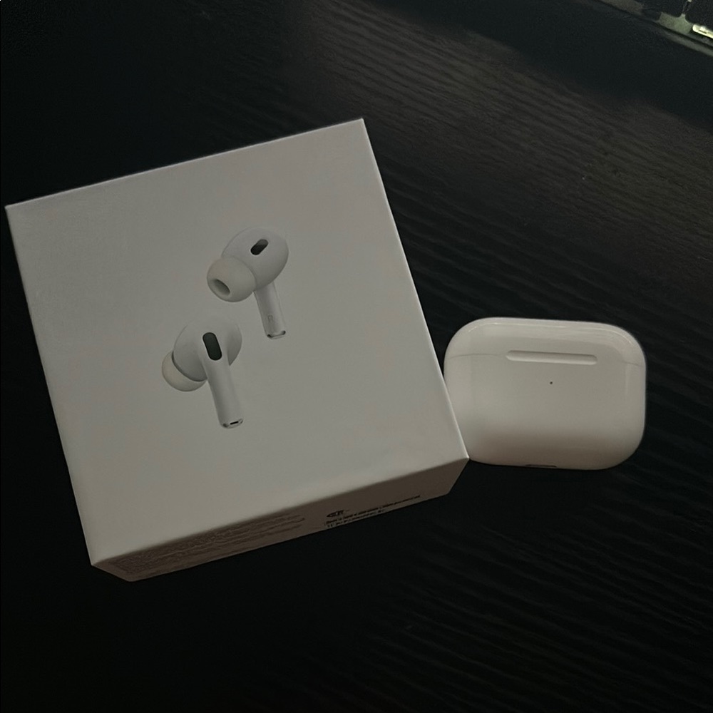 Apple AirPods Pro with White Charging Case